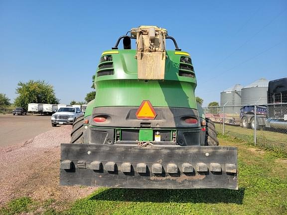 Image of John Deere 8700 equipment image 3