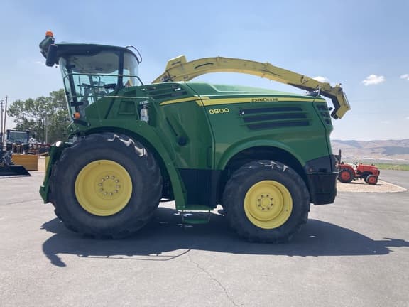 Image of John Deere 8800 equipment image 1