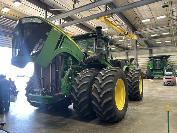2017 John Deere 9420R Equipment Image0