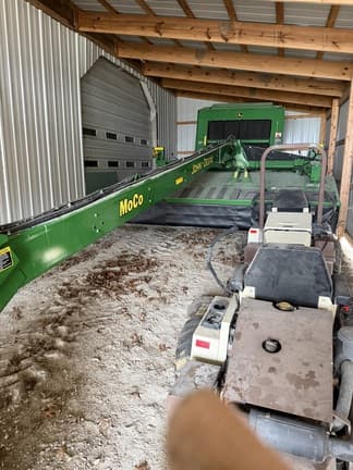 Image of John Deere 946 equipment image 2