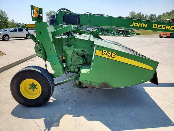 Image of John Deere 946 equipment image 3