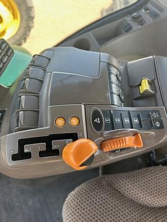 Image of John Deere 9520R equipment image 4