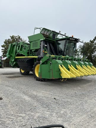 2017 John Deere CP690 Equipment Image0