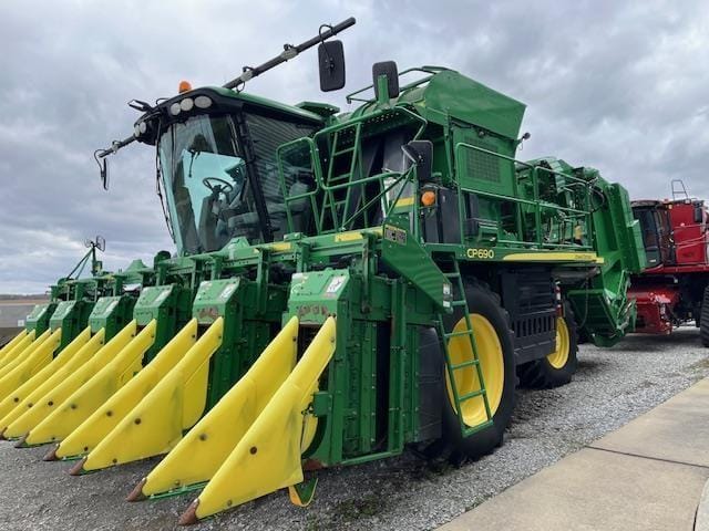 2017 John Deere CP690 Equipment Image0