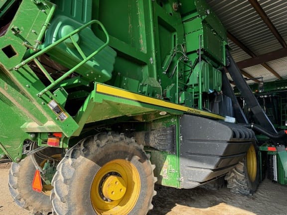2017 John Deere CP690 Equipment Image0