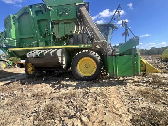 2017 John Deere CP690 Equipment Image0