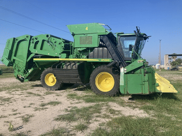 Main image John Deere CP690