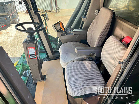 Image of John Deere CP690 equipment image 4