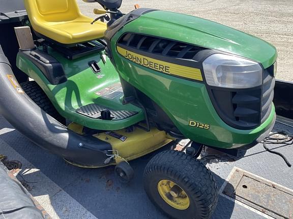 Image of John Deere D125 equipment image 1