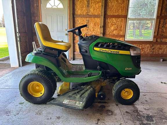 Image of John Deere D125 equipment image 1