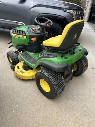 Image of John Deere D130 equipment image 1