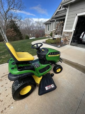 Image of John Deere D130 equipment image 3
