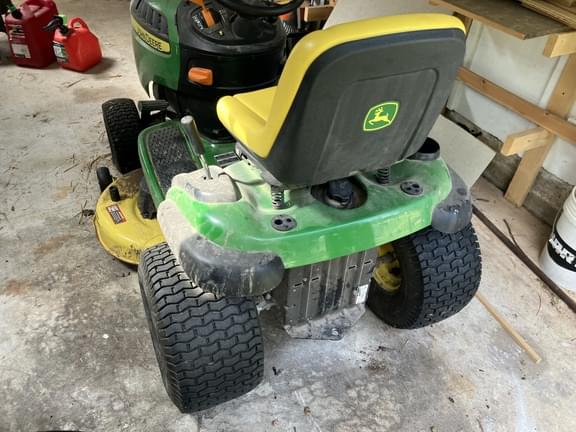 Image of John Deere D130 equipment image 2