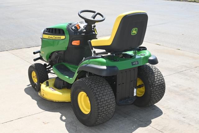 Image of John Deere D130 equipment image 4