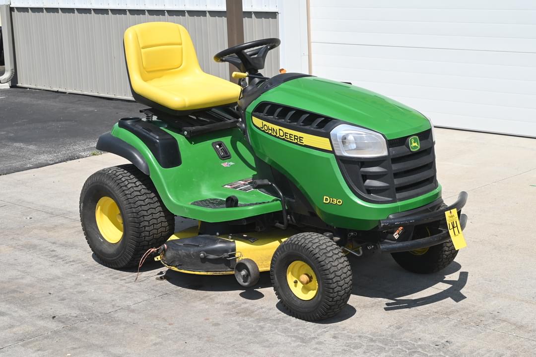 Image of John Deere D130 Primary image