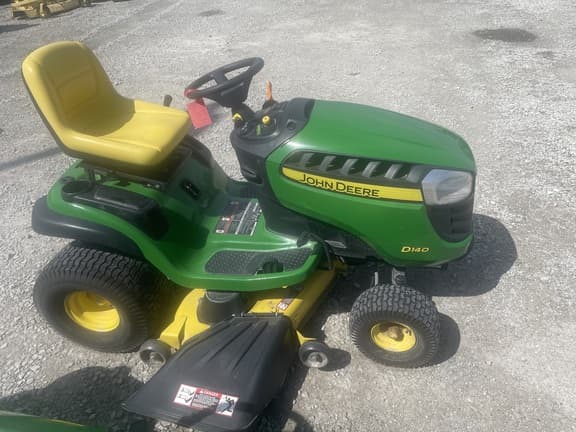 Image of John Deere D140 equipment image 1