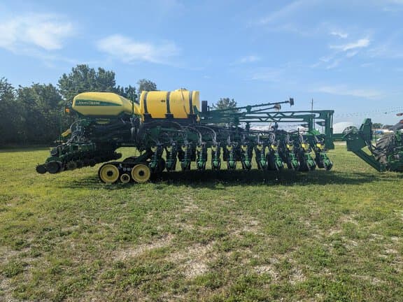 Image of John Deere DB60 equipment image 1