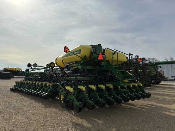 Image of John Deere DB66 equipment image 1