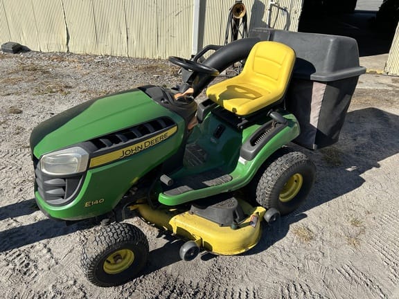 Main image John Deere E140