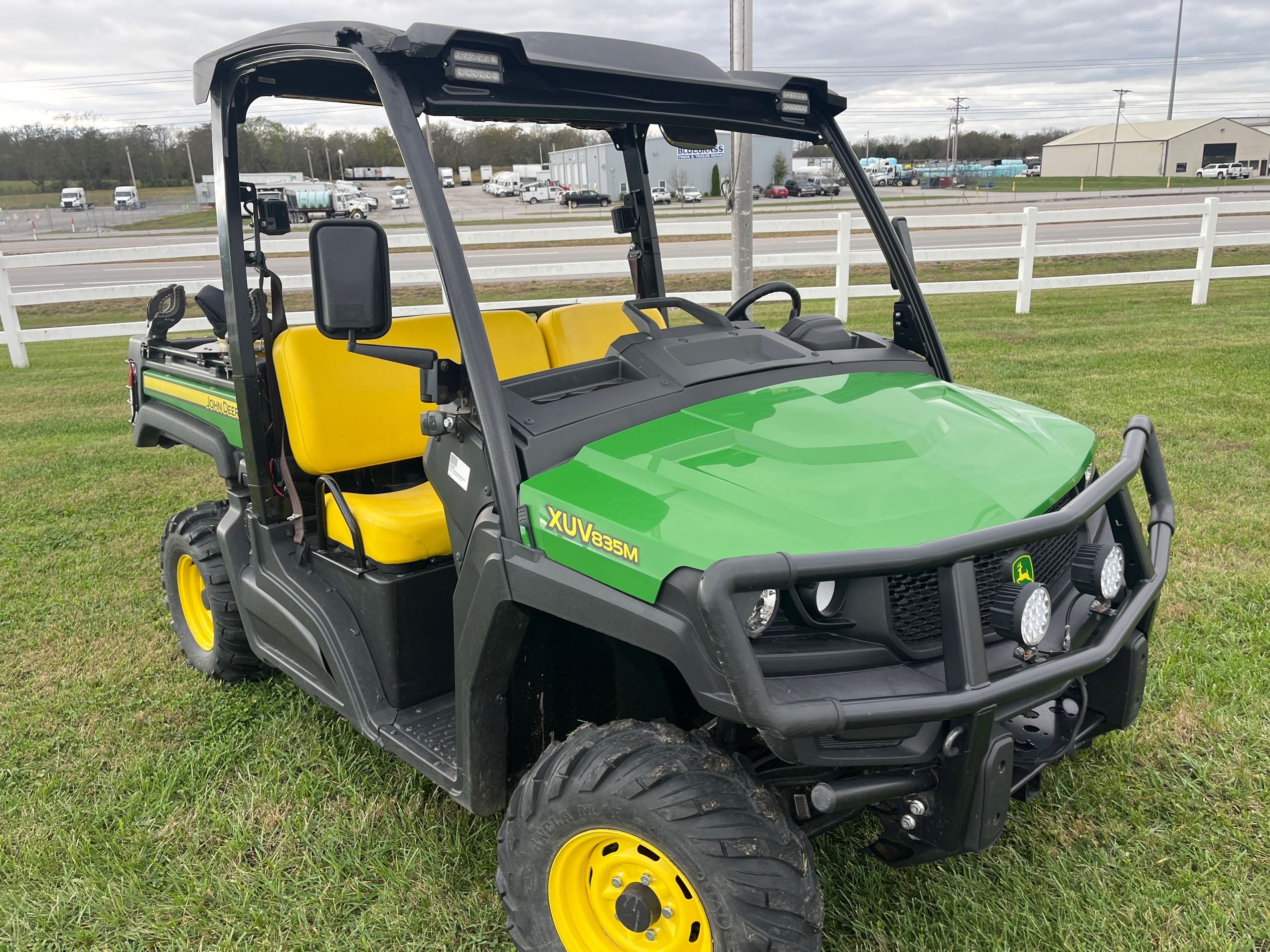 2017 John Deere XUV 835M Equipment Image0