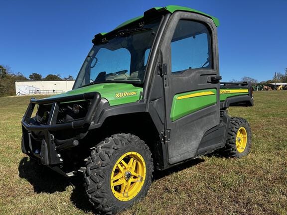 2017 John Deere XUV 835R Equipment Image0
