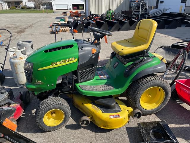 Image of John Deere L111 equipment image 4