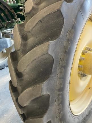Image of John Deere R4030 equipment image 4