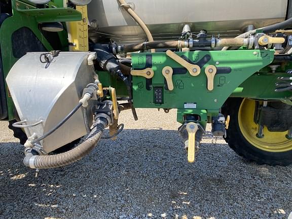 Image of John Deere R4030 equipment image 4