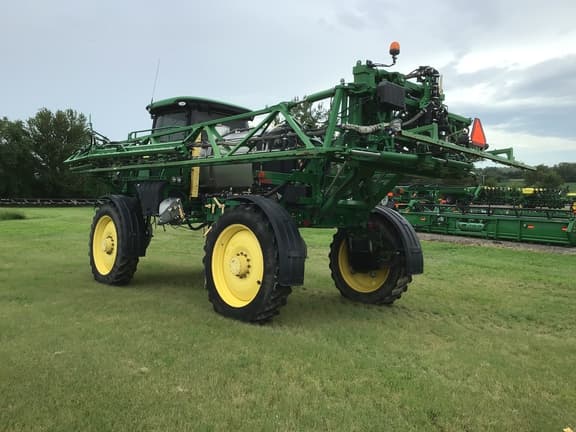 Image of John Deere R4030 equipment image 3