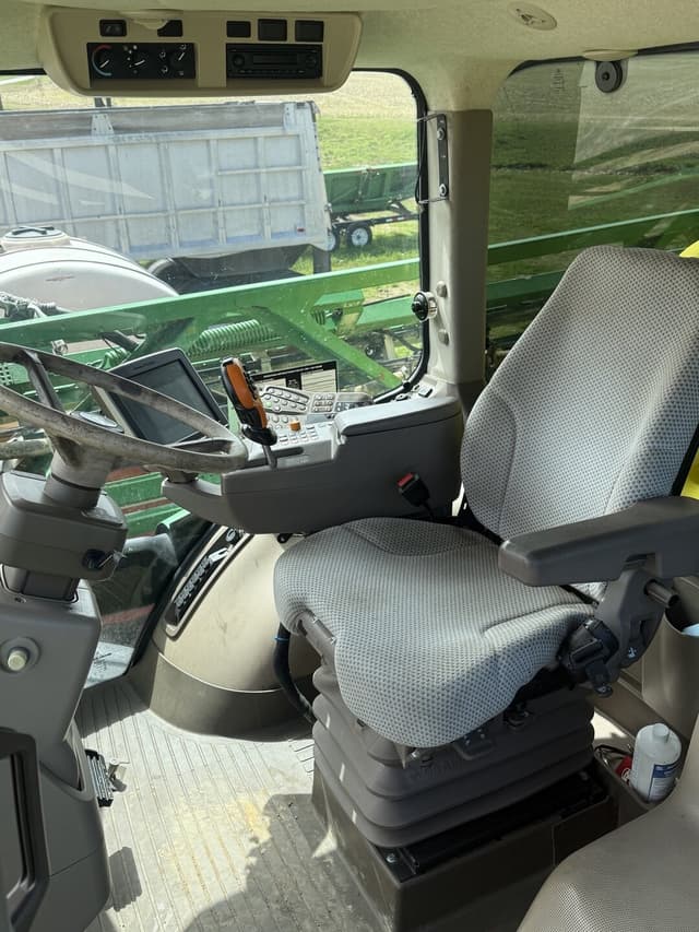 Image of John Deere R4030 equipment image 4