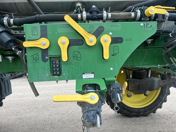 Image of John Deere R4030 equipment image 4