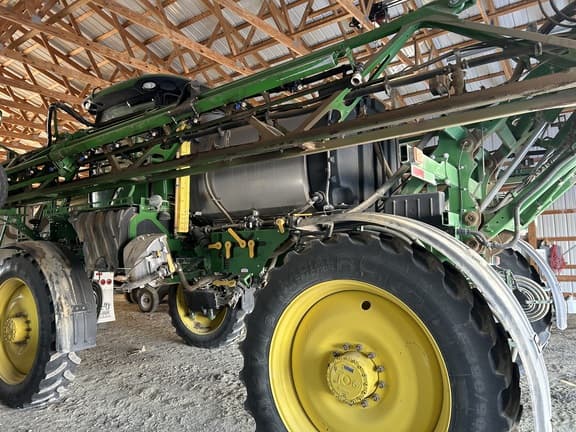 Image of John Deere R4030 equipment image 1