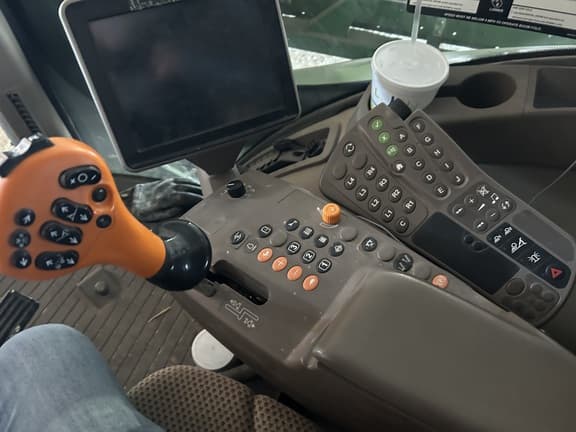 Image of John Deere R4030 equipment image 3