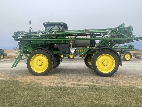 Image of John Deere R4030 equipment image 4