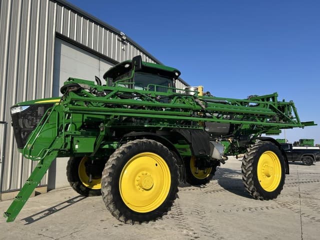 Image of John Deere R4038 equipment image 1