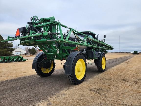 Image of John Deere R4038 equipment image 1