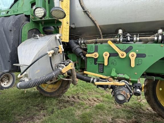 Image of John Deere R4038 equipment image 4