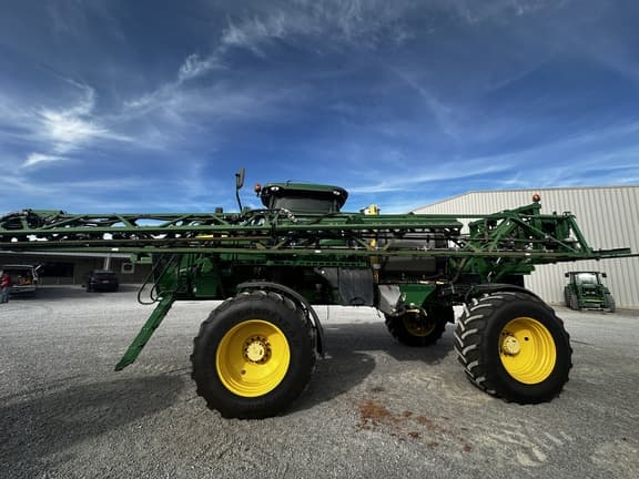 Image of John Deere R4038 equipment image 1