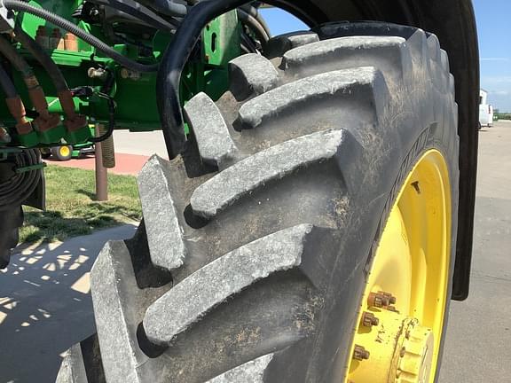 Image of John Deere R4038 equipment image 4