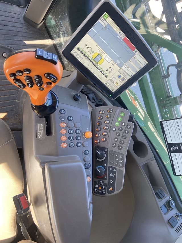 Image of John Deere R4038 equipment image 1