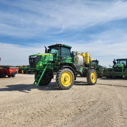 2017 John Deere R4038 Equipment Image0