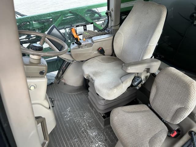 Image of John Deere R4038 equipment image 3