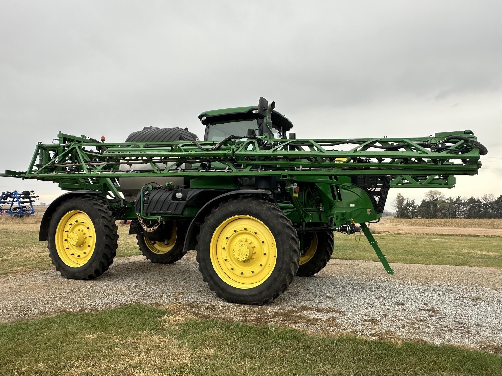 Main image John Deere R4045