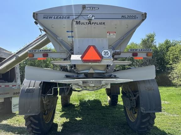 Image of John Deere R4045 equipment image 4