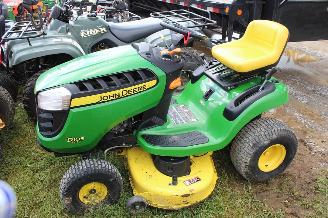 Image of John Deere D105 Image 0