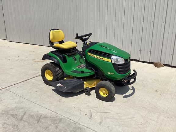 Image of John Deere S240 equipment image 4