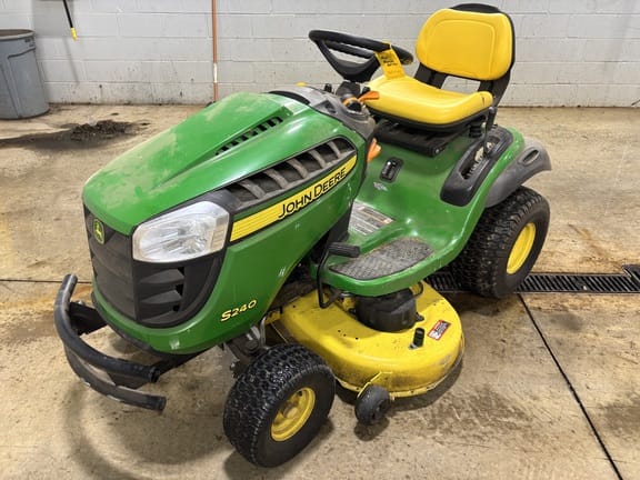 2017 John Deere S240 Equipment Image0