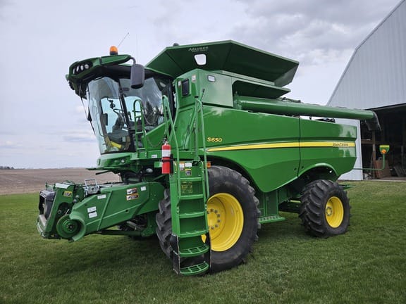 Main image John Deere S650