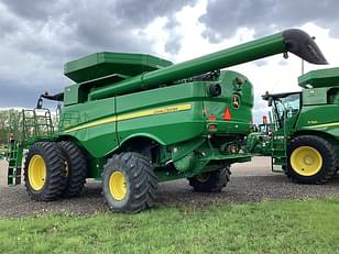 Main image John Deere S660 19