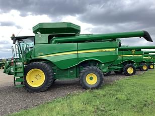 Main image John Deere S660 22